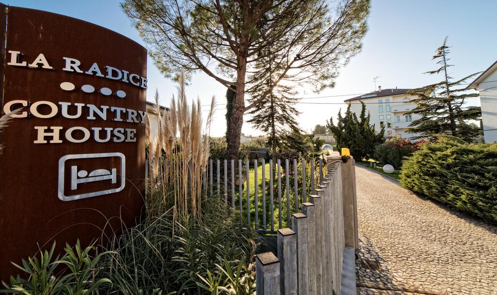 Hotel Country House La Radice Чивітанова-Марке Екстер'єр фото