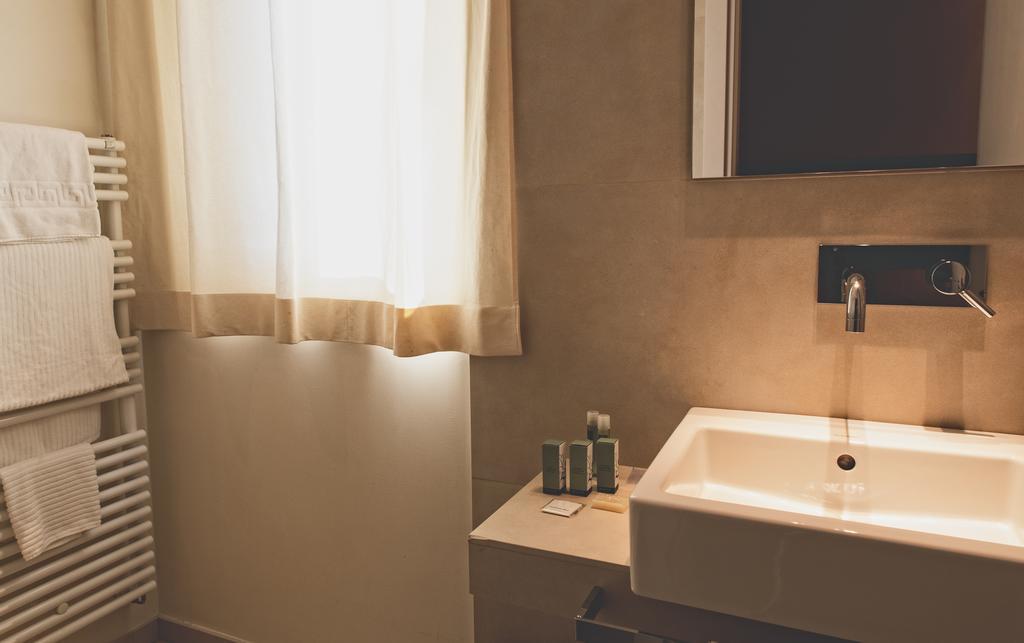 Hotel Country House La Radice Чивітанова-Марке Номер фото