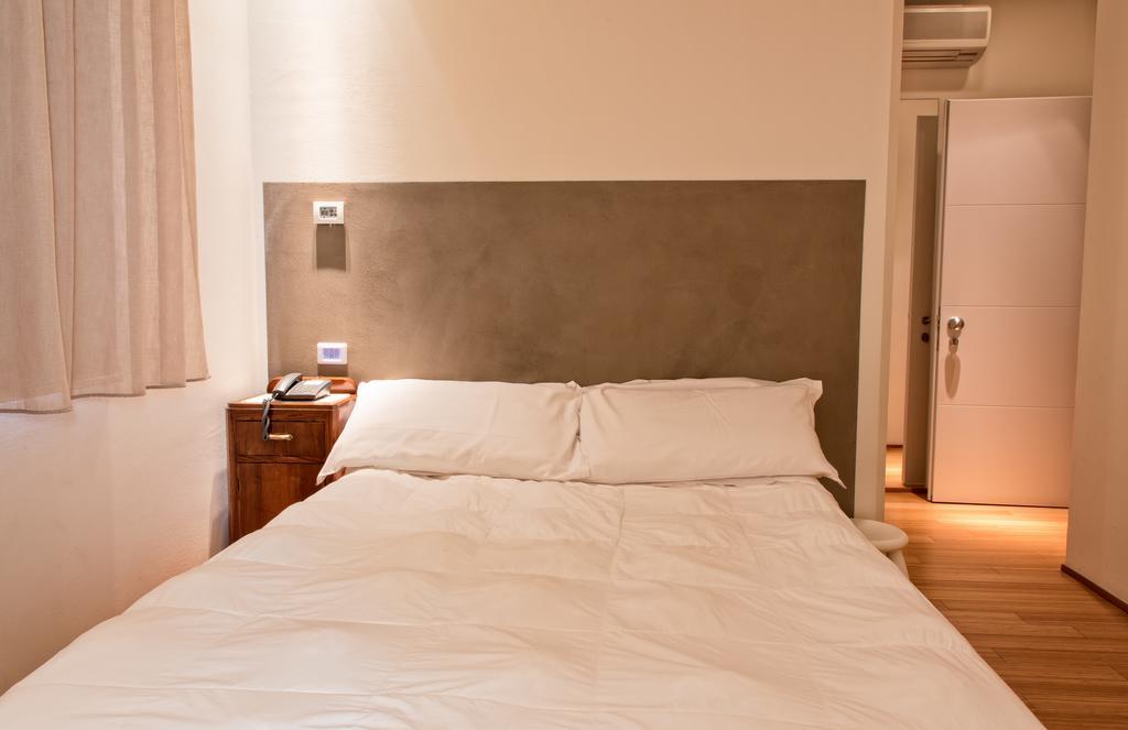 Hotel Country House La Radice Чивітанова-Марке Номер фото