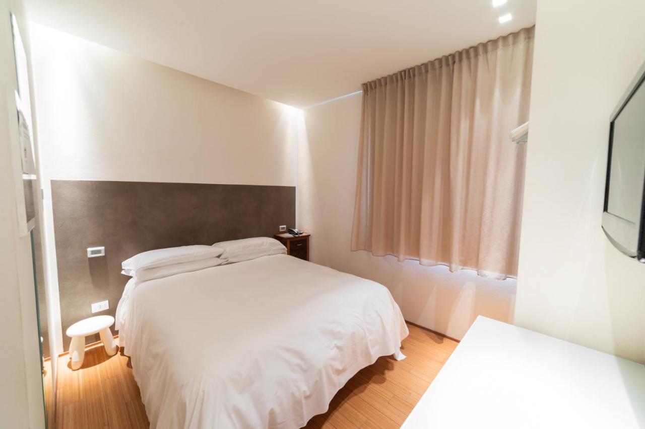Hotel Country House La Radice Чивітанова-Марке Номер фото