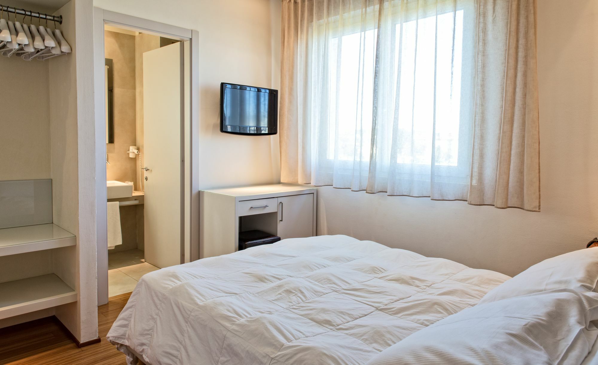 Hotel Country House La Radice Чивітанова-Марке Екстер'єр фото
